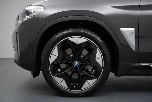 BMW iX3 High Executive 80 kWh Pano | Trekhaak | Harman Kardon | HUD | 360° Camera