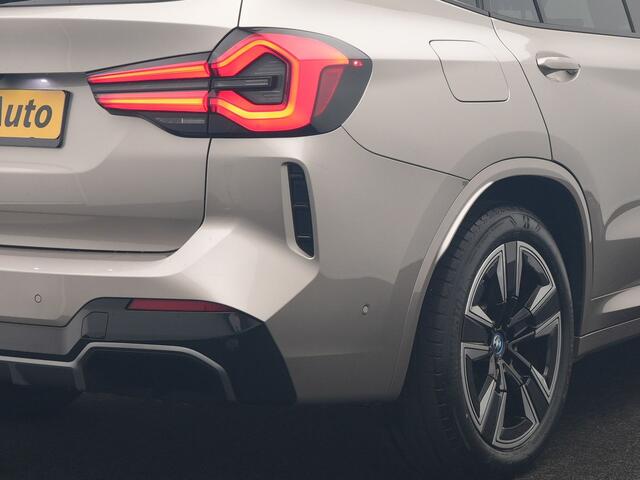 BMW iX3 M Sport 80 kWh 286pk Dealer O.H | Panodak | Adaptive Cruise | Camera | Lederen Sportstoelen Memory & Verwarmd | Sfeerverlichting | Blis | Apple Carplay | Navigatie | DAB | 19"L.M
