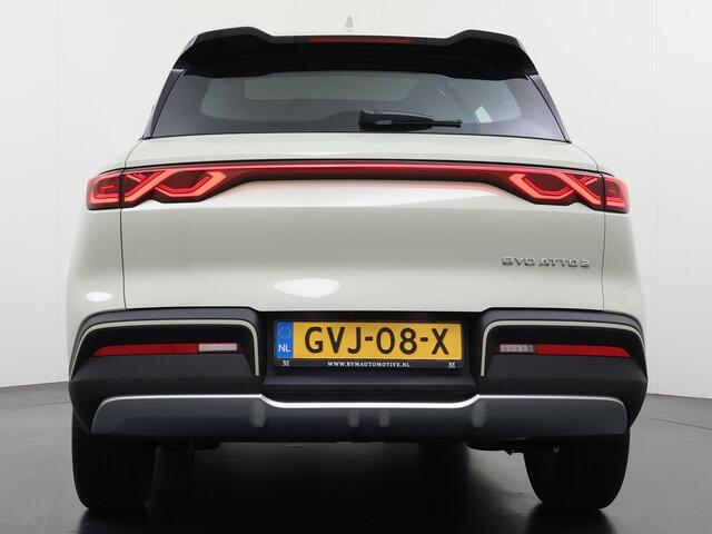 BYD ATTO 2 Boost 45 kWh DIRECT LEVERBAAR | VOLLEDIGE BYD FABRIEKSGARANTIE T/M 11-2030 OF 150.000 KM | STOEL- & STUURVERWARMING | ADAPTIEVE CRUISE | 360° CAMERA | PANORAMADAK | DODEHOEKASSISTENT | ORIGINEEL NL AUTO
