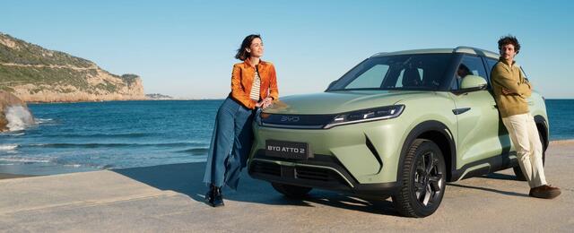 BYD ATTO 2 Comfort 65 kWh | Voorraad Deals | Hiking Green | Panoramadak | Adaptive Cruise Control | 430 KM WLTP | Elektrisch Verstelbare Bestuurdersstoel |