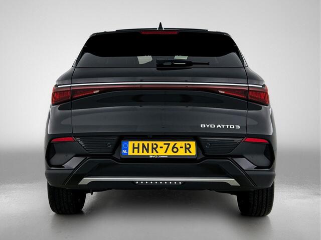 BYD Atto 3 Comfort 60 kWh | Modeljaar 2025 | Zwart Leder | 18" glossy velgen | Regensensor |