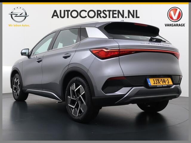 BYD Atto 3 62kWh Design SOH 98% Pano-dak Leer+Elektr.Verst. Warmtepomp Adaptieve Cruise 360°Camera Apple Carplay Android Auto Elektr.Achterklep Design Verkeersbord detectie WiFi DAB Led Rijstrooksensor Keyless Smartphone Entry Fabrieksgarantie tot 13-12-2028/150.000