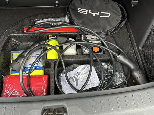 BYD Atto 3 Design 60 kWh SOH 93% | GROOT SCHERM + ELEKTRISCHE KOFFERRUIMTEKLEP | COMPLETE AUTO | RIJKLAAR INCL. FABRIEKSGARANTIE T/M 2029 | AANDRIJFLIJN EN ACCU T/M 2031