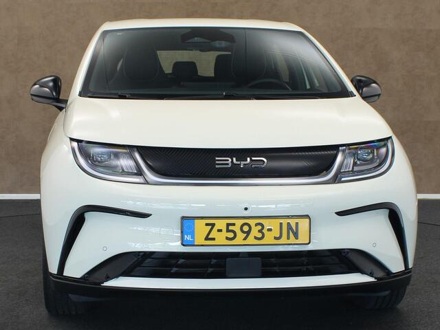 BYD Dolphin Comfort 60.4 kWh - ORIGINEEL NEDERLANDSE AUTO - DODEHOEKDETECTIE - CRUISE CONTROL ADAPTIEF - KEYLESS ENTRY/START - ELEKTRISCHE CLIMATE CONTROL - PARKEERSENSOREN VOOR & ACHTER - VOORSTOELEN VERWARMD - 360 GRADEN CAMERA - TREKHAAK - 3 FASE LADEN