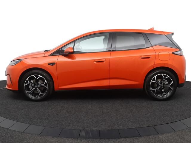 BYD Dolphin G DM-i Sport NIEUW/ 1040 KM / Sunset Orange / 105 EV / 360°-camera / HUD / Sport uitvoering