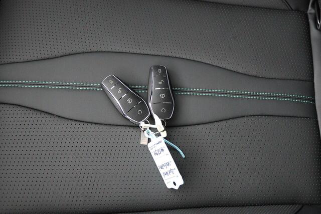 BYD Seal U 1.5 DM-i FWD Boost BYD Dealer | Schuifdak | Elektr. stoelen | Camera | Lederen bekleding | Navi | Head Up | ACC |