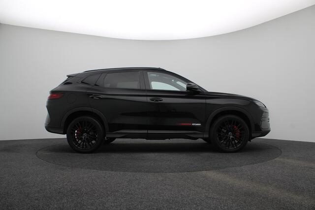 BYD Seal U 1.5 DM-i FWD Boost | ADG Black Edition | Uniek| Black-on-Black| Rode remklauwen| 20 Inch velgen | 1080 KM | Panorama dak | Apple Carplay | Navigatie | 360 graden camera