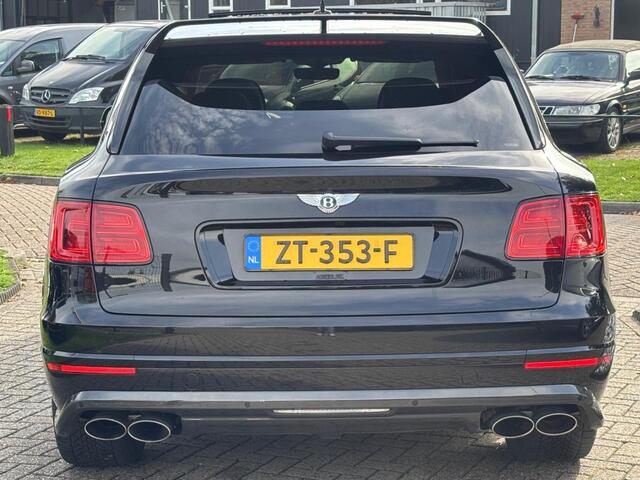 Bentley Bentayga 6.0 W12 Mulliner 2018 Zwart Carbon Akraprovic