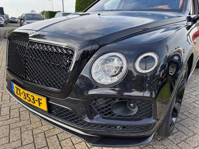 Bentley Bentayga 6.0 W12 Mulliner 2018 Zwart Carbon Akraprovic