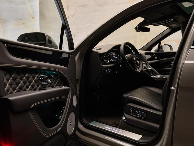Bentley Bentayga 4.0 V8 First Edition, NL-auto, Naim, pano, 22", HUD, memory, massage, stl.ventilatie, keyless, ACC, privacy, nachtzicht, dynamic ride, NP312k