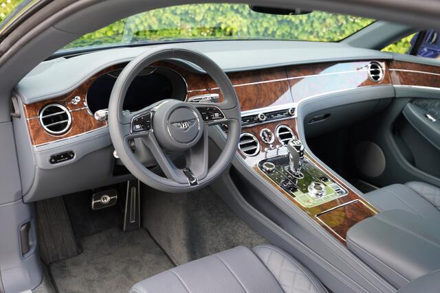 Bentley CONTINENTAL New GT 6.0 W12 "2.800 km" Presented in Moroccan Blue with coloursplit blue leather interior and Burr Walnut veneer, 2.800 kilometers and one owner from new, Newly delivered in Luxembourg, Full Bentley service history,