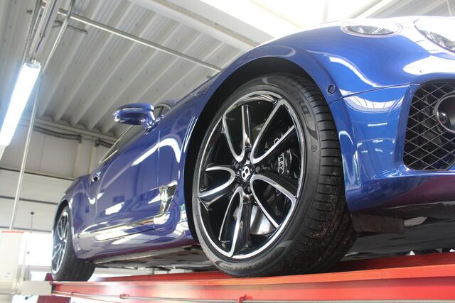 Bentley CONTINENTAL New GT 6.0 W12 "2.800 km" Presented in Moroccan Blue with coloursplit blue leather interior and Burr Walnut veneer, 2.800 kilometers and one owner from new, Newly delivered in Luxembourg, Full Bentley service history,