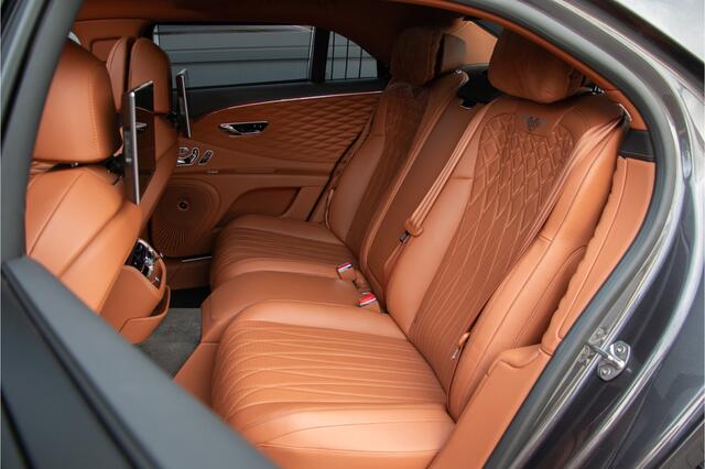 Bentley Flying Spur 6.0 W12 635PK | NL AUTO | BTW | Naim | Mulliner |Carbon | Head Up | Massage | Rear Entertainment | Ventilatie Stoelen | Stuurverwarming | Pano | Lane & Side Assist | ACC | Nachtzicht | Isolatieglas | Matrix | Black Pack | Bentley Rotating Display |22" Spe