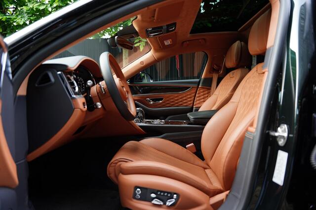 Bentley Flying Spur 2.9 V6 Hybrid Azure / Touring Pack / Panoramaroof / NAIM / Carbon