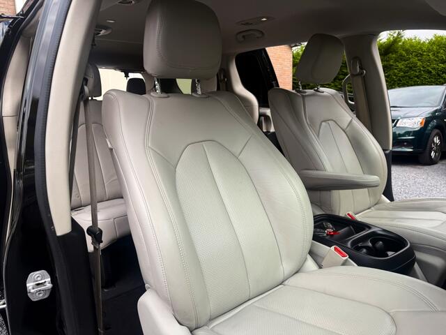 Chrysler GRAND VOYAGER 3.6 V6 LIMITED J.DAIMLER STOW&GO BLACK&WHITE DESIGN