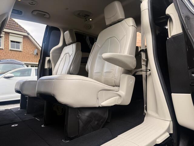 Chrysler GRAND VOYAGER 3.6 V6 LIMITED J.DAIMLER STOW&GO BLACK&WHITE DESIGN