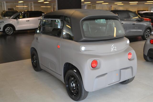Citroen AMI Brommobiel AMI I AUTOMAAT I 2 Deuren I 2 Stoelen I I PANORAMADAK I LEUKE AUTO VOOR STADSVERKEER OP 50 KM WEGEN OF FIETSPAD INDIEN TOEGESTAAN I RIJKLAAR EN DIRECT LEVERBAAR E. 7.990,- [ OPTIE VERLOOPSTEKKER T.B.V. LAADPAAL BESTELBAAR ] THUIS OPLADEN MET 1