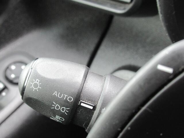 Citroen BERLINGO 1.2 PureTech Feel, Automaat / Carplay + Android Auto / Trekhaak / Camera / Navigatie / 16' LMV