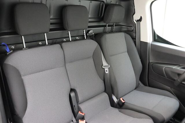 Citroen BERLINGO ë-Berlingo L2 50 kWh 136 PK | 100% Elektrisch | 3-zits | Camera | Parkeersensor | Betimmering | Navigatie | Dodehoekdetectie | Stuurverwarming | Cruise Control | Demo
