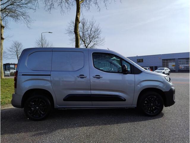 Citroen BERLINGO L1 1.5 BlueHDi 130pk EAT8 | 8-traps automaat | Houten afwerking laadruimte | Multimedia | Apple Carplay | Android Auto | NAVI | Achteruitrijcamera | Parkeersensoren achter | Bestuurdersstoel comfort | Keyless Entry | Climate control | 16 inch zwarte velge