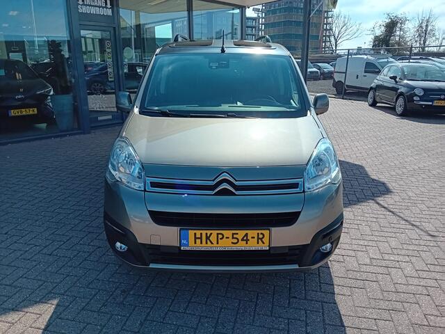 Citroen BERLINGO 1.2 PureTech XTR, Airco(automatisch), Multimediasysteem, Navigatie, Cruise control, Bluetooth, Panorama dak, Parkeersensoren, Stoelverwarming, Elektrische ramen en spiegels(inklapbaar), Centrale vergrendeling met AB, Achterklep tweedelig, Zeer nette auto,