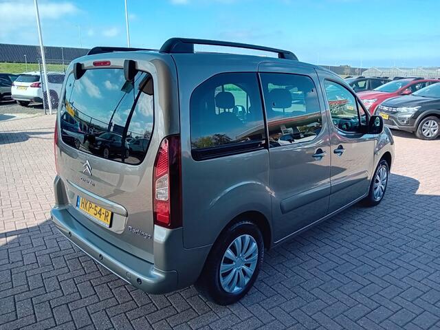 Citroen BERLINGO 1.2 PureTech XTR, Airco(automatisch), Multimediasysteem, Navigatie, Cruise control, Bluetooth, Panorama dak, Parkeersensoren, Stoelverwarming, Elektrische ramen en spiegels(inklapbaar), Centrale vergrendeling met AB, Achterklep tweedelig, Zeer nette auto,