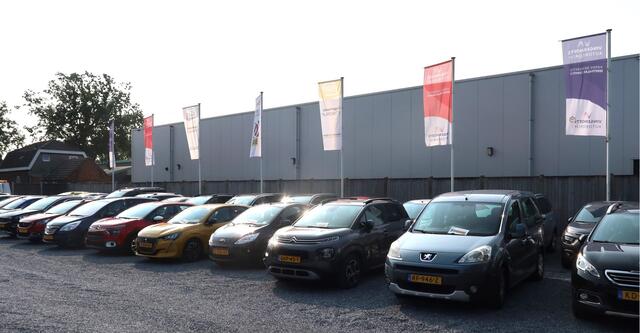 Citroen BERLINGO 110 Pk Benzine * 5-Persoons * Hoge Zit * Luxe Uitvoering *** FOTO'S VOLGEN VOOR PASEN *** Navigatie * Cruise & Climate Control * etc....... Vingerhoets; Vierde Generatie Eersteklas Service !