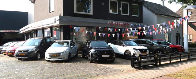 Citroen BERLINGO 110 Pk Benzine * 5-Persoons * Hoge Zit * Luxe Uitvoering *** FOTO'S VOLGEN VOOR PASEN *** Navigatie * Cruise & Climate Control * etc....... Vingerhoets; Vierde Generatie Eersteklas Service !