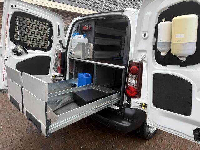 Citroen BERLINGO 1.6 BlueHDI 100 pk automaat bott inrichting