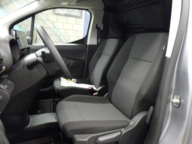 Citroen BERLINGO 1.5 BlueHDi 130 EAT8 S&S L1 Apple Carplay/Camera/16"Velgen zwart/Laadvloer/Keyless/Pack Look/Trekhaak/GEEN AFLEVERKOSTEN