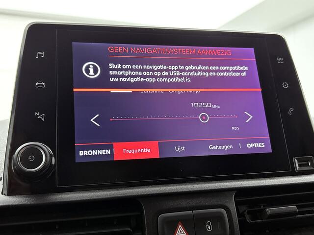 Citroen BERLINGO BlueHDi 100 pk Club | Rijklaar | Trekhaak | 3 zitplaatsen | Apple Carplay / Android Auto | Parkeersensoren achter |