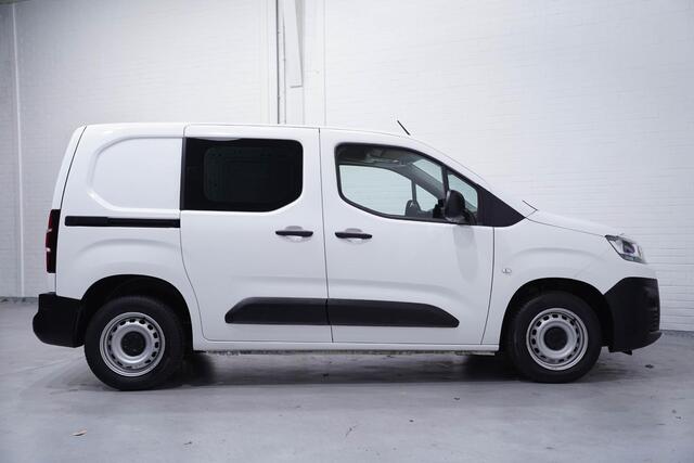 Citroen BERLINGO 1.2 Pure Tech 110 pk Benzine Airco Cruise Control, DAB+, PDC achter, 2-Zits