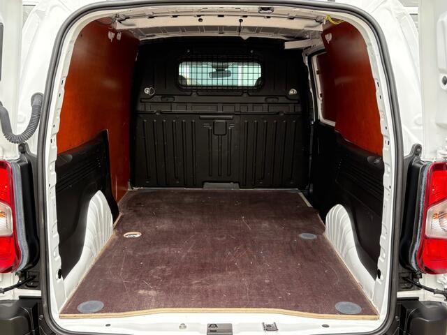 Citroen BERLINGO CLUB XL 1.5 BlueHDI 99PK L2 / Cruise / Airco / Carplay / Navi / DAB / Lang / Multifunctioneel stuurwiel / Stoel in hoogte verstb