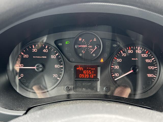 Citroen BERLINGO 1.6 BlueHDI 75 Club 3 Persoons Trekhaak Airconditioning Cruise Controle Zijdeur Ramen
