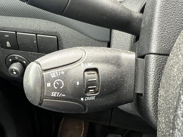 Citroen BERLINGO 1.6 BlueHDI 75 Club 3 Persoons Trekhaak Airconditioning Cruise Controle Zijdeur Ramen