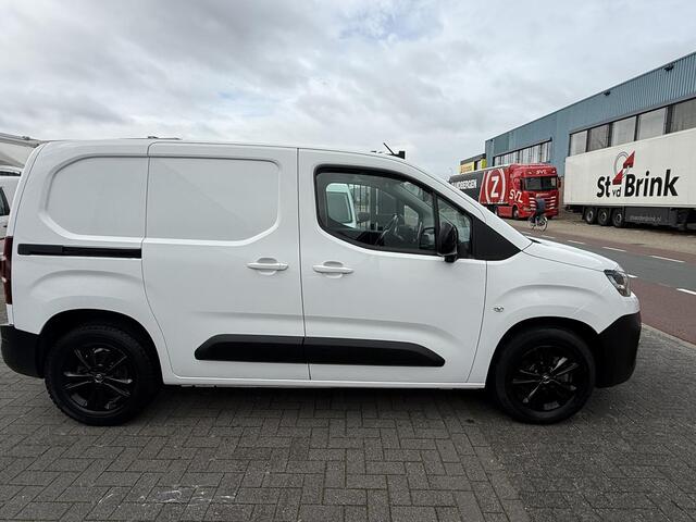 Citroen BERLINGO ë-Berlingo Club 50 kWh 3 Zitplaatsen Climate Control 16" velgen 2x Camera Carplay