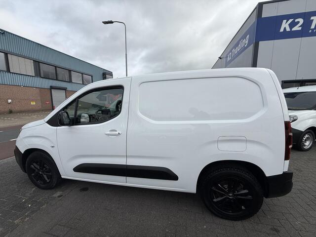 Citroen BERLINGO ë-Berlingo Club 50 kWh 3 Zitplaatsen Climate Control 16" velgen 2x Camera Carplay