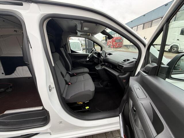 Citroen BERLINGO ë-Berlingo Club 50 kWh 3 Zitplaatsen Climate Control 16" velgen 2x Camera Carplay