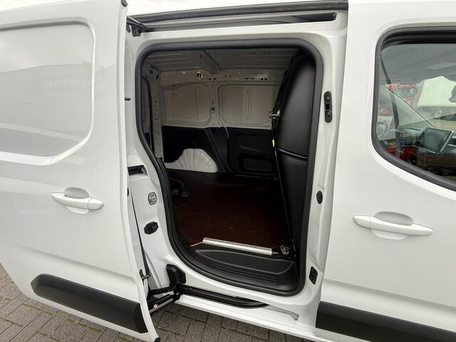 Citroen BERLINGO ë-Berlingo Club 50 kWh 3 Zitplaatsen Climate Control 16" velgen 2x Camera Carplay