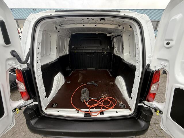 Citroen BERLINGO ë-Berlingo Club 50 kWh 3 Zitplaatsen Climate Control 16" velgen 2x Camera Carplay