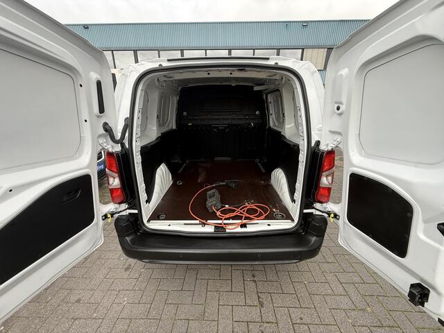Citroen BERLINGO ë-Berlingo Club 50 kWh 3 Zitplaatsen Climate Control 16" velgen 2x Camera Carplay