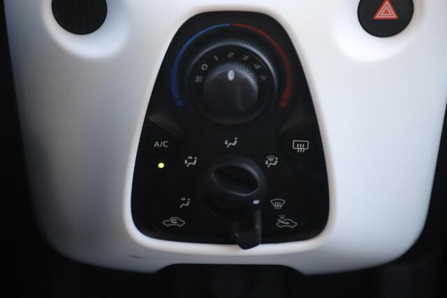 Citroen C1 1.0 VTi Feel Carplay Android Navigatie Achteruitrijcamera Airco Elektrische Ramen