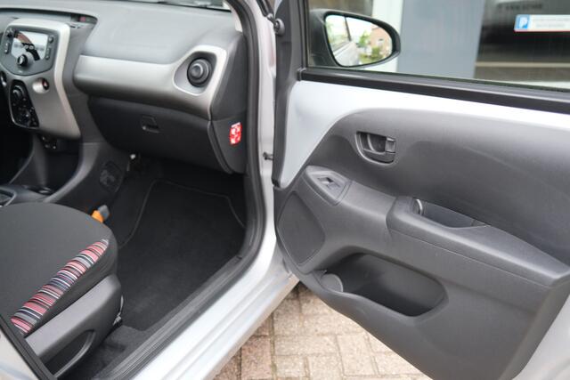 Citroen C1 1.0 e-VTi Style Edition Airco | Afneembare trekhaak | All season banden