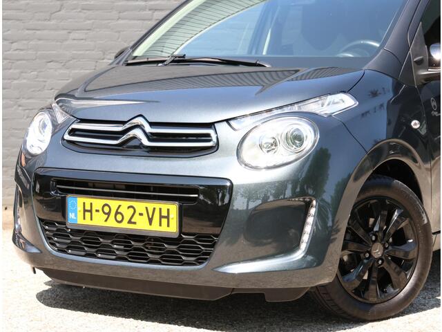 Citroen C1 1.0 VTi Origins | Apple Carplay/Android Auto | Achteruitrijcamera | Climate Control | Bluetooth | Automatisch dimlicht | Radio / MP3 speler met USB + stuurwielbediening | Dealeronderhouden | Lederen stuurwiel | Privacy Glass | 15" lichtmetalen velgen |