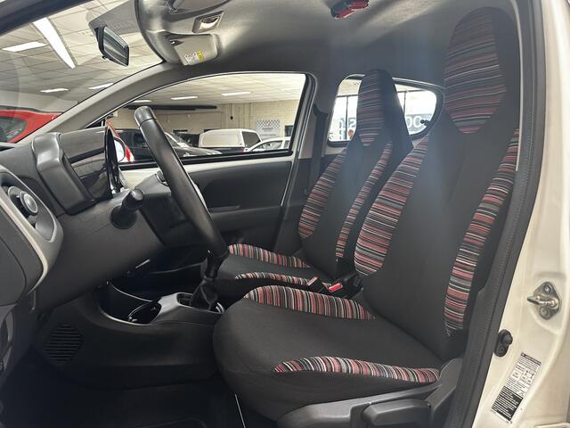 Citroen C1 1.0 e-VTi Feel /5-Drs! /Airco /Elek. ramen voor /Bluetooth /AUX & USB /Isofix /LED Dagrijverl. /Bumpers in kleur.