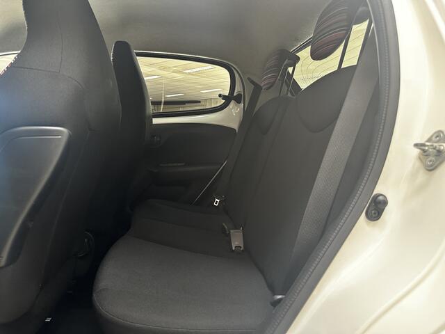 Citroen C1 1.0 e-VTi Feel /5-Drs! /Airco /Elek. ramen voor /Bluetooth /AUX & USB /Isofix /LED Dagrijverl. /Bumpers in kleur.
