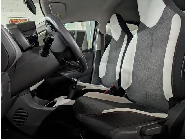 Citroen C1 5-deurs Millenium 1.0 e-VTi 72pk | APPLE CARPLAY / ANDROID AUTO | CAMERA | EXTRA GETINT RAMEN | LEDER STUUR | ISOFIX |