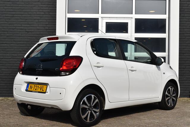 Citroen C1 VTi 72 Shine 5 drs | Airconditioning | Camera achter | Carplay & Android Auto | Parkeersensoren achter | Elektrisch bedienbare en verwarmde buitenspiegels | Lichtmetalen velgen | Isofix bevestigingspunten | DAB+ tuner | Zeer compleet!!