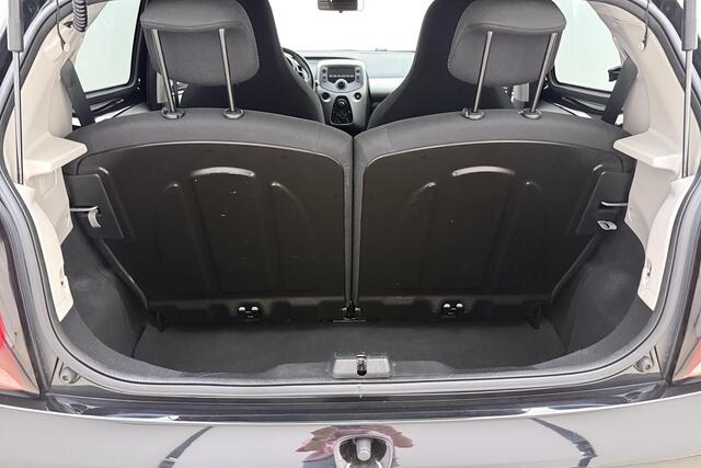 Citroen C1 1.0 e-VTi Feel | 5-deurs | Airco | Getint glas | Bluetooth | Elektrische ramen voor | Lage KM-stand |