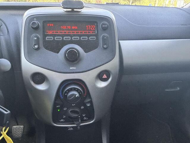 Citroen C1 1.0 e-VTi Selection NL-Auto, Keurig onderhouden, Airco, Elektrische ramen, Centr. portier vergr., Led-verlichting, Audi-Usb-Bluetooth, Tel-verbinding